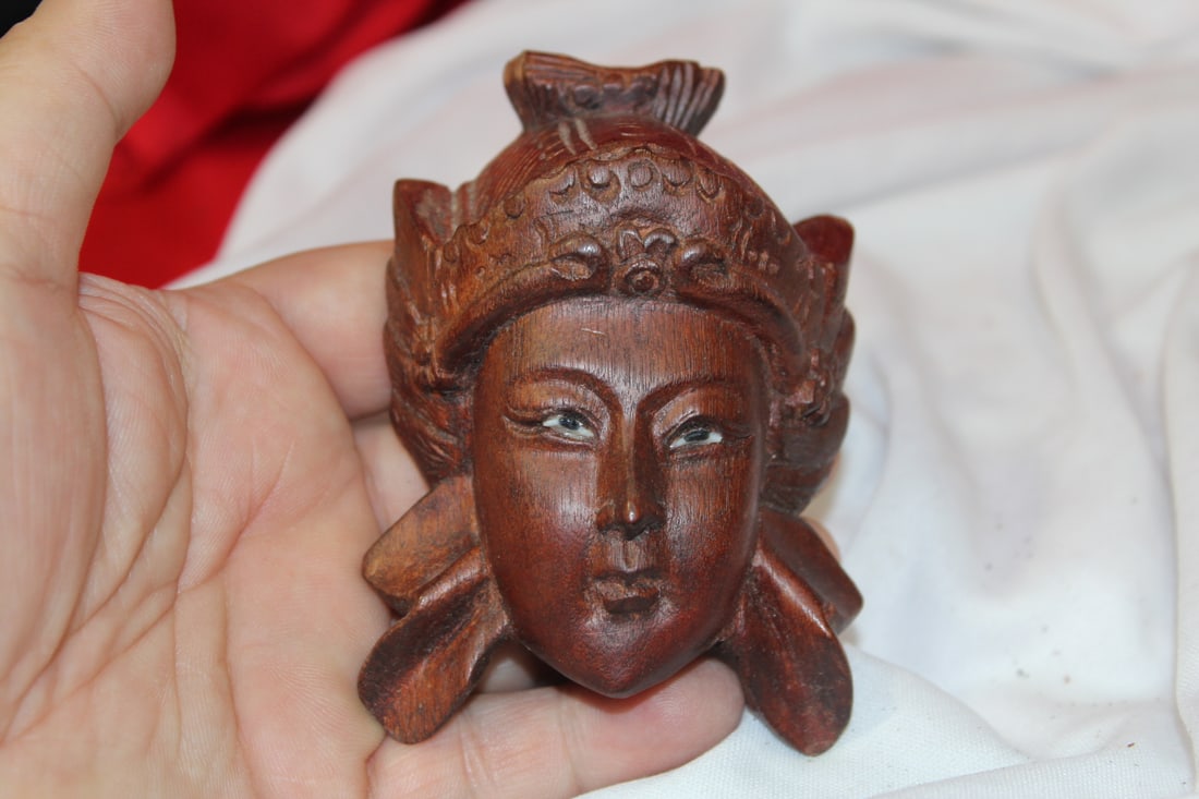 A Carved Chinese Face: 3 7/8" long