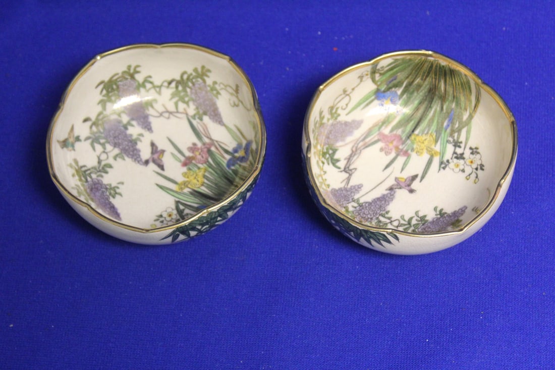 A Pair of Vintage Japanese Signed Kutani Bowls: 3 3/4" in diameter