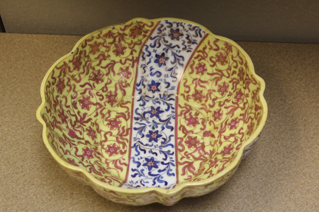 Antique Ribbed Motief Bowl: Beehive mark - possibly Dresden - 9" in diameter