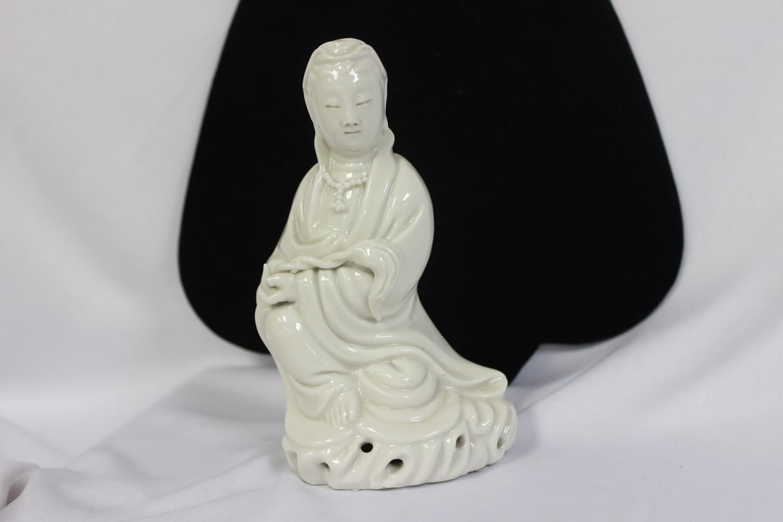 A Vintage Chinese Blanc deChine Kwan Yin: please note= missing thumb - 5 1/2" tall