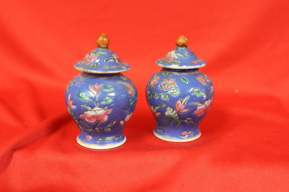 A Pair of Vintage Chinese Miniature Ginger Jar: 3 inches tall each