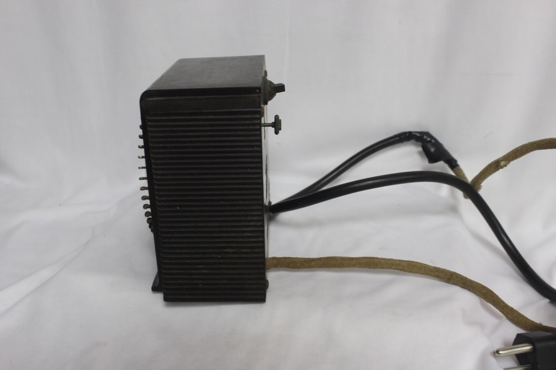 A Vintage Bakelite Clock - 3