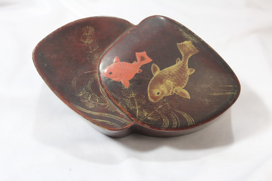 A Vintage Japanese Free Form Lacquer Box: with fish in hiramakie - 6" across