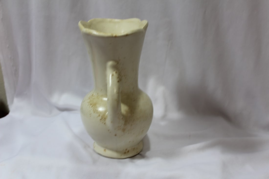 A Shawnee Vase - 2
