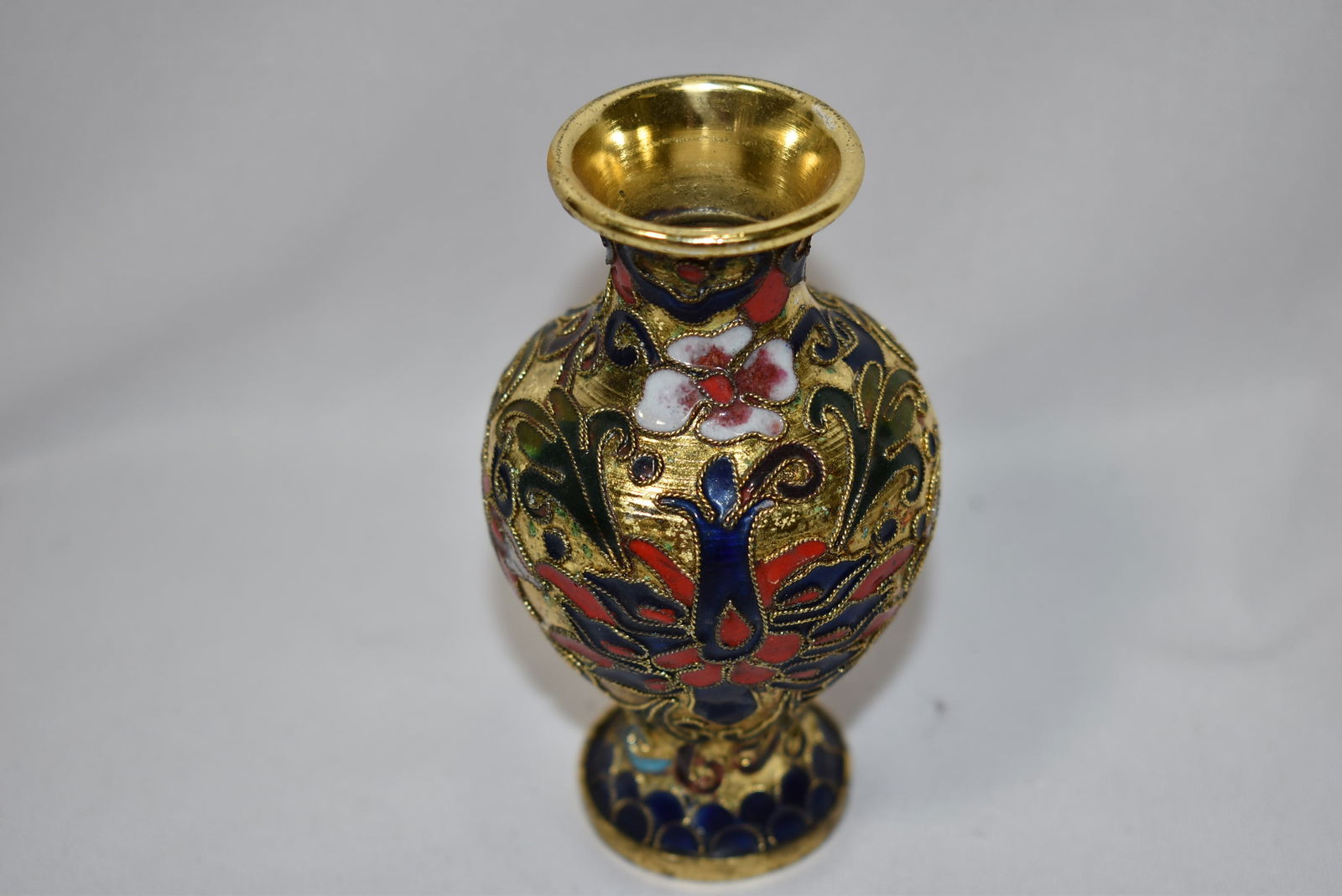 A Chinese Cloisonne Vase: 4 1/4" tall