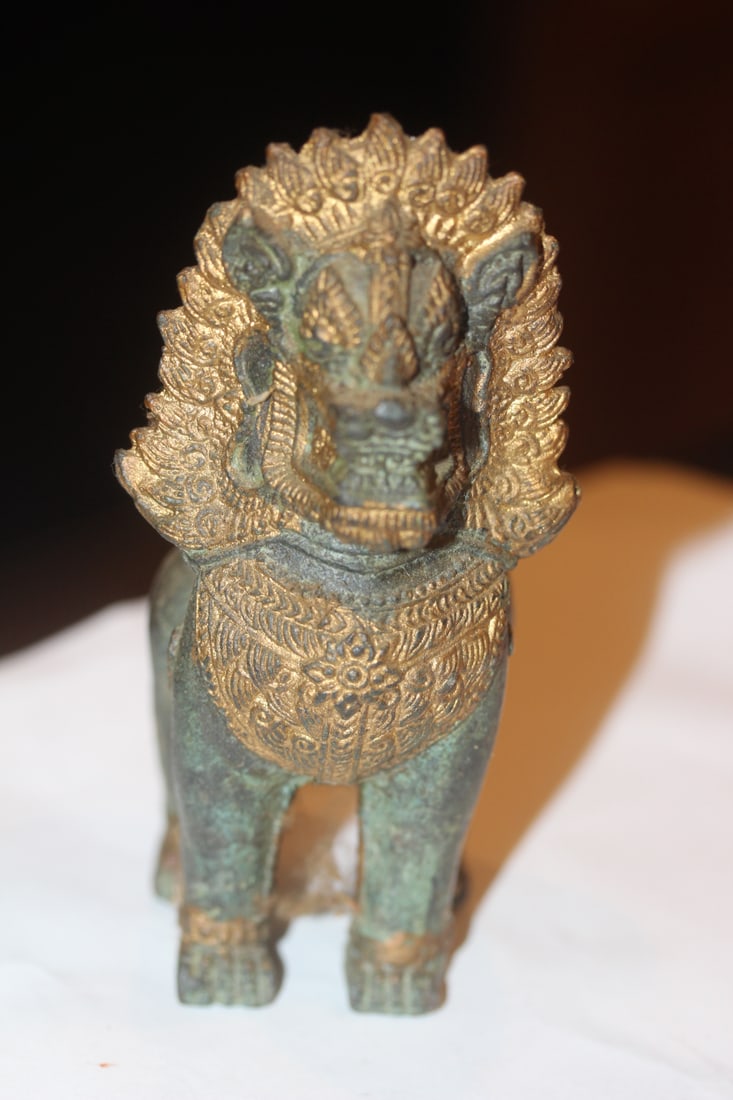 Antique Bronze Lion: Oriental, however, exact age unknown - 4 3/4" tall