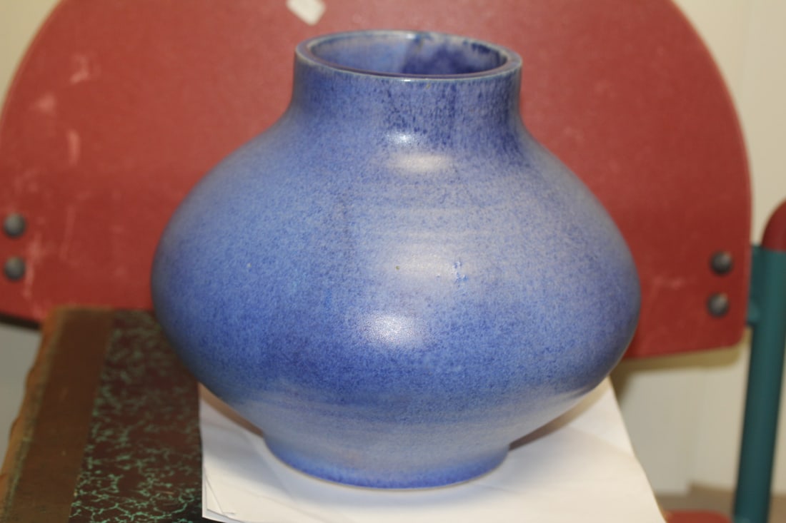 Signed Japanese Squad Vase: most likely Meiji period studio pottery - 8 1/2" wide x 7 1/2" tall