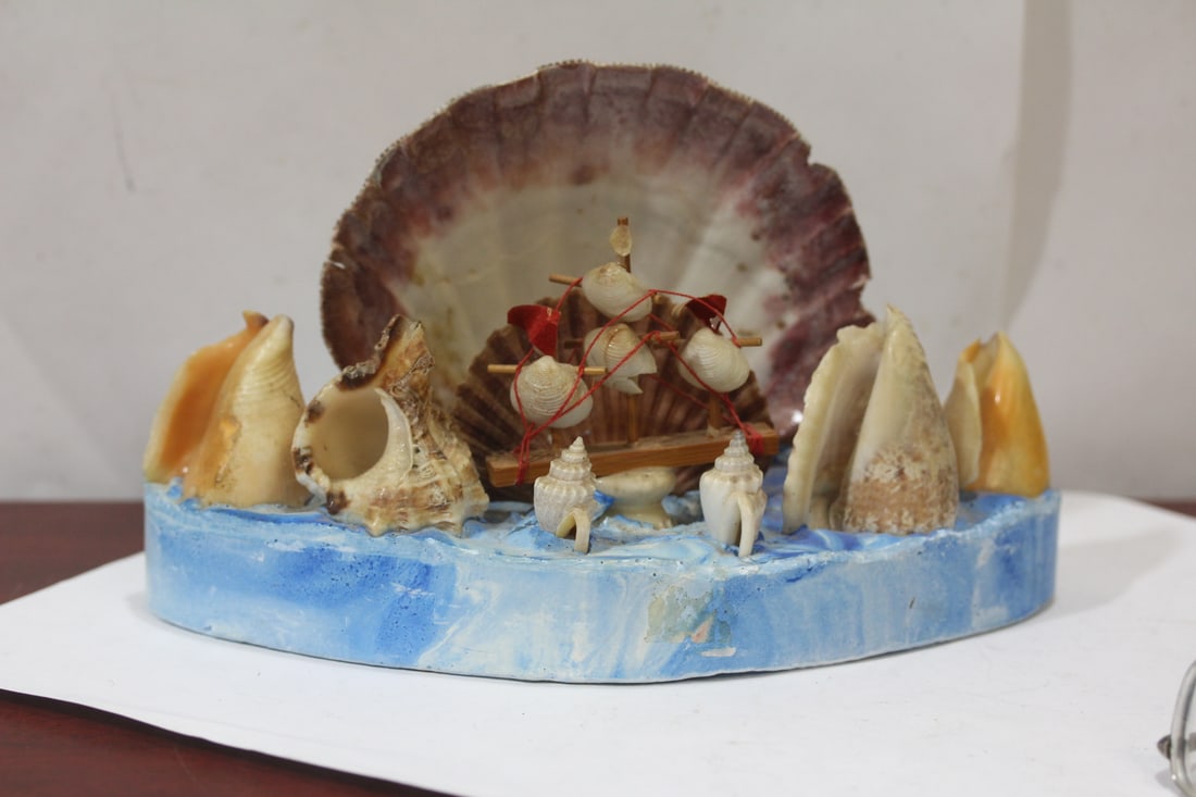 A Shell Art: 8" across