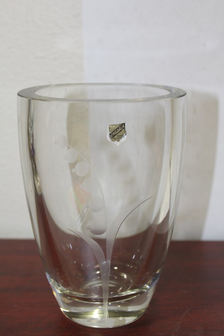 A Swedish Bergdala Etched Vase: Crystal or glass - 6" tall