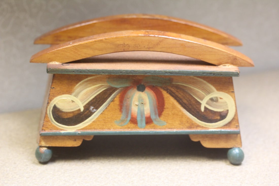 Baby Crib Bed: wooden - 7 inches long