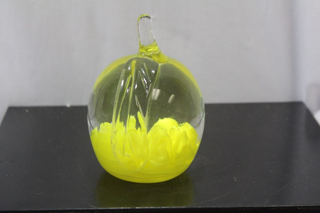 A St.Clair Paperweight - 4