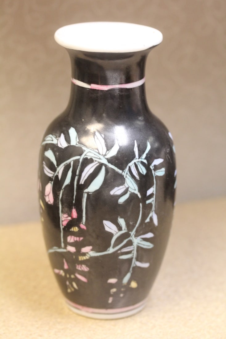 Oriental Black Vase: 6" tall