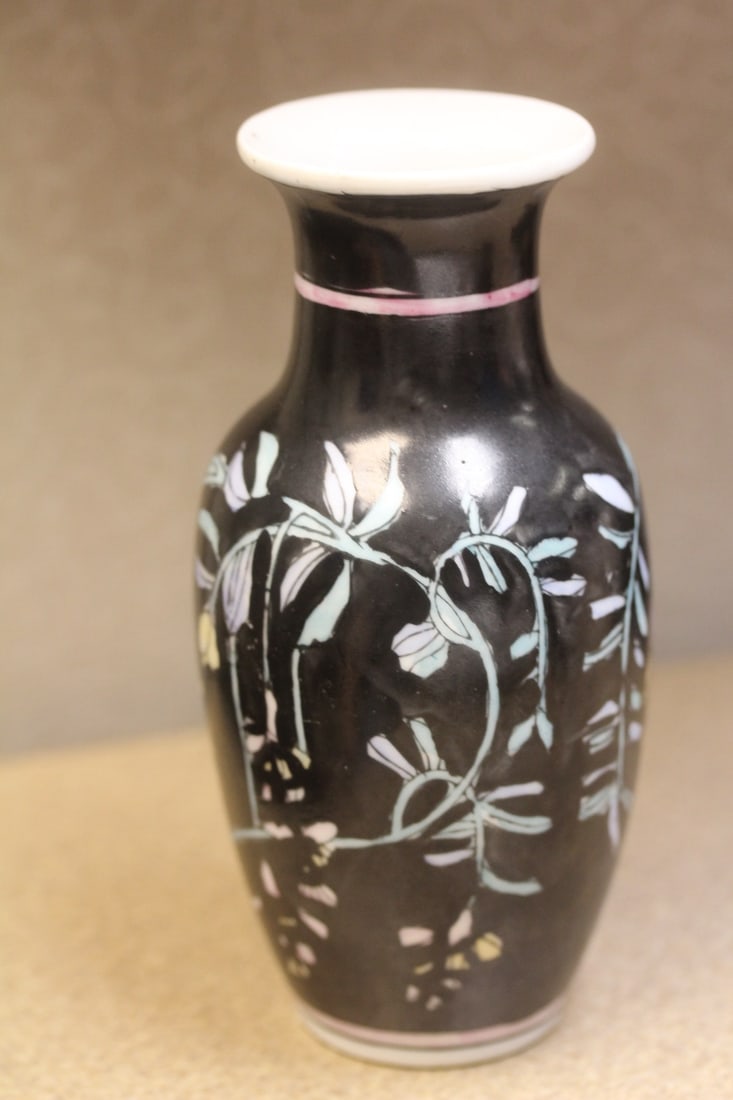 Oriental Black Vase - 3