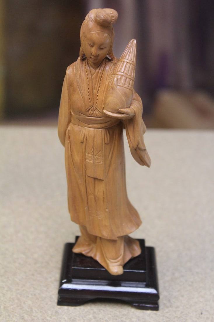 Carved Boxwood Chinese Lady on Stand: overall= 8 1/2" tall