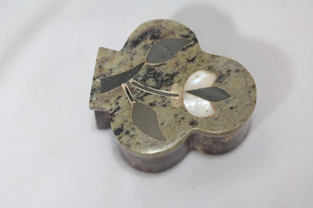 A Stone Inlay Trinket Box: 2 1/4" across