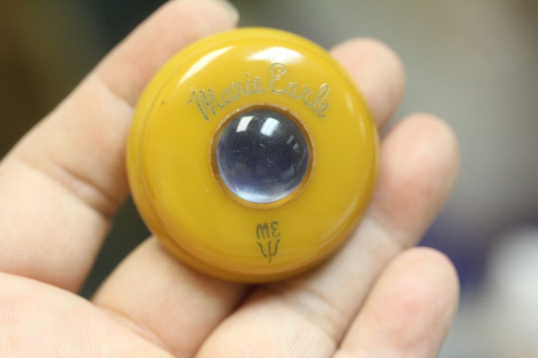 Rare Marie Earle Bakelite/Lucite Box: eye shadow box - please note: do not use