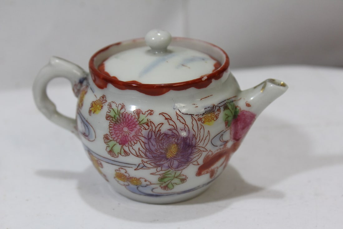 A Small Japanese Kutani Teapot: 2 1/4" in diameter
