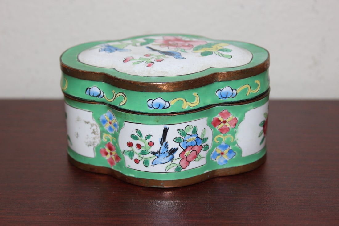 A Chinese Enamel Box: 3 7/8" across