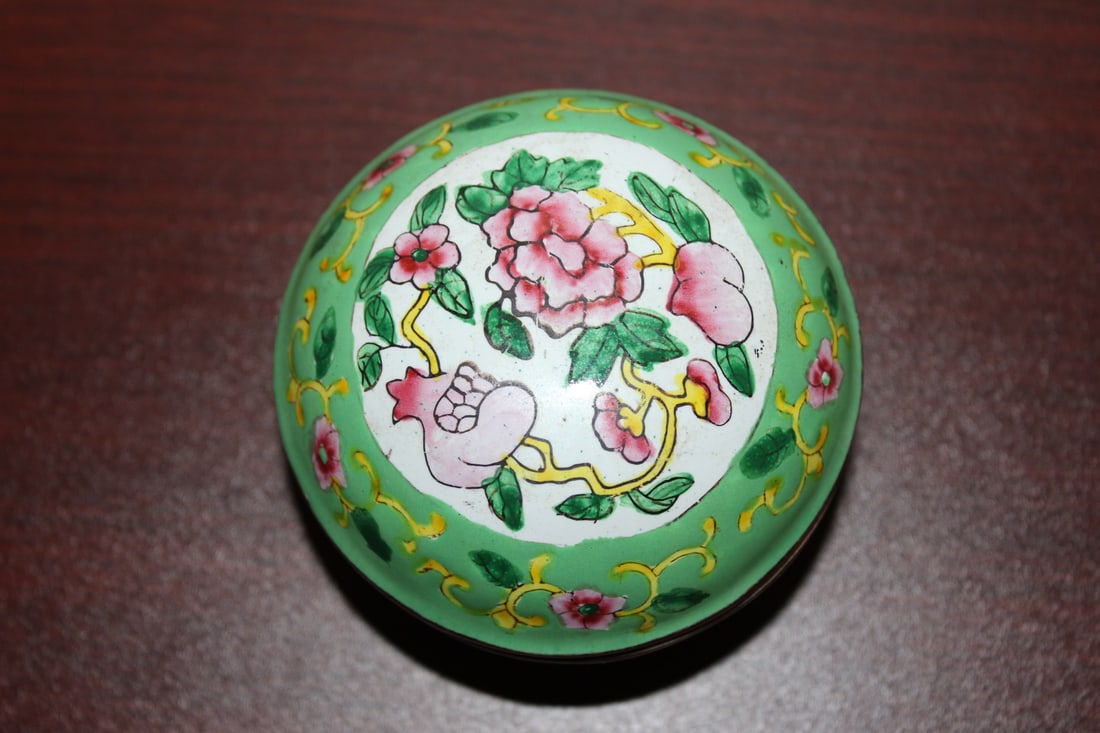 A Chinese Enamel Box: 3" across