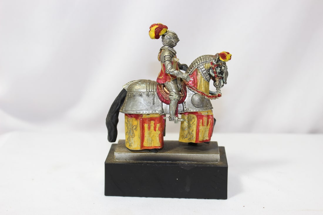A Polychrom Plastic? Knight: made in Spain - possibly missing parts - 4 1/2" tall
