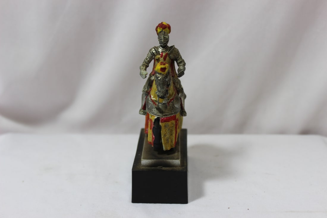 A Polychrom Plastic? Knight - 2