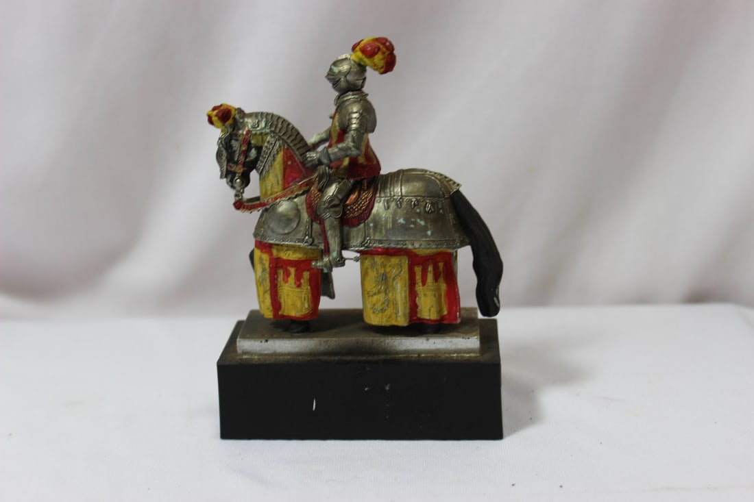 A Polychrom Plastic? Knight - 3