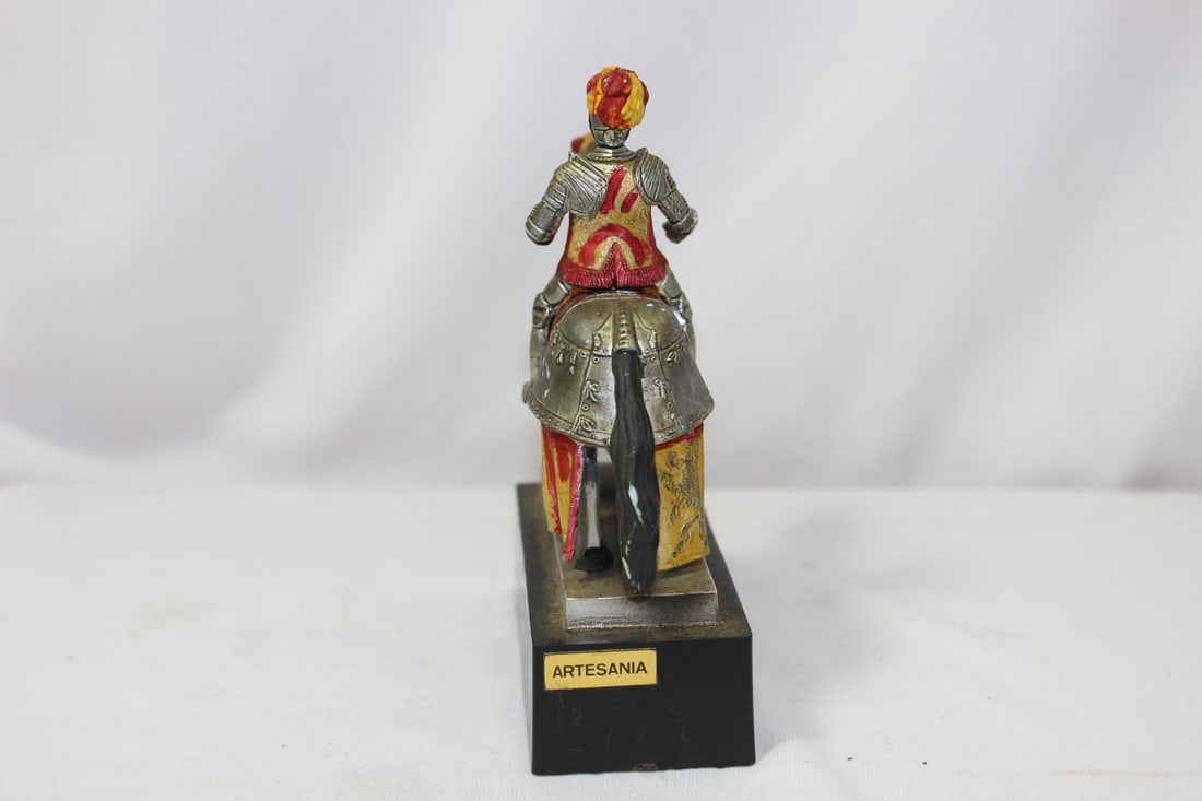 A Polychrom Plastic? Knight - 4