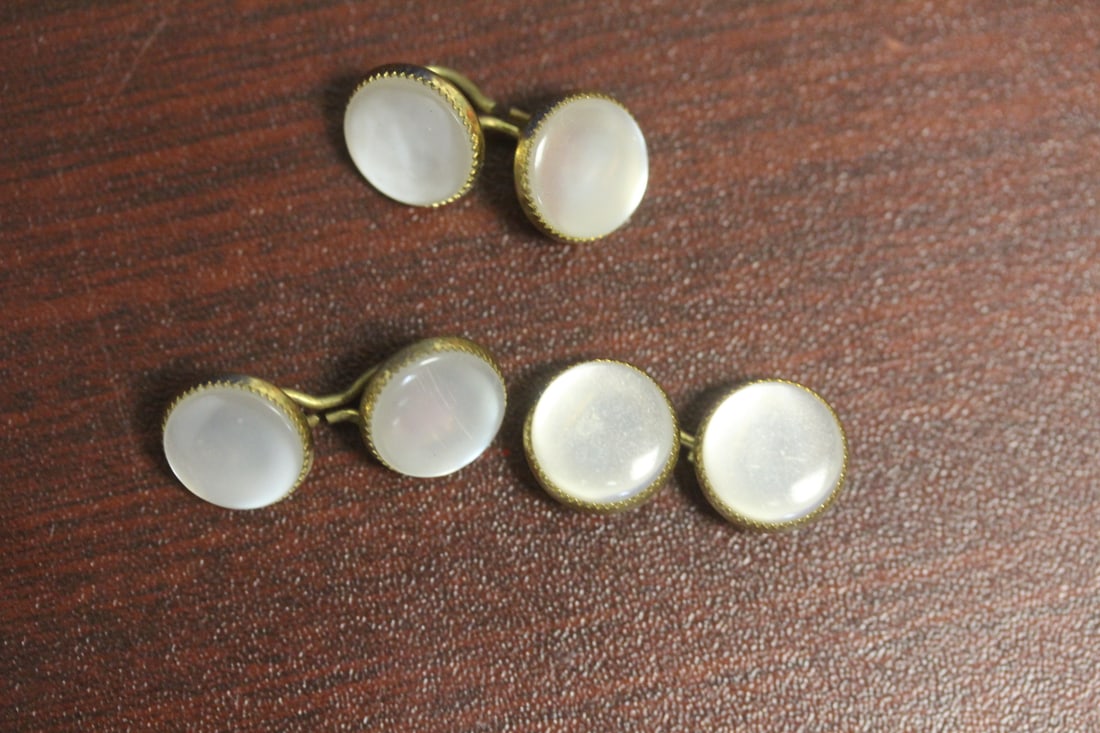 Set of 3 Pair Mother of Pearl Buttons?: as shown