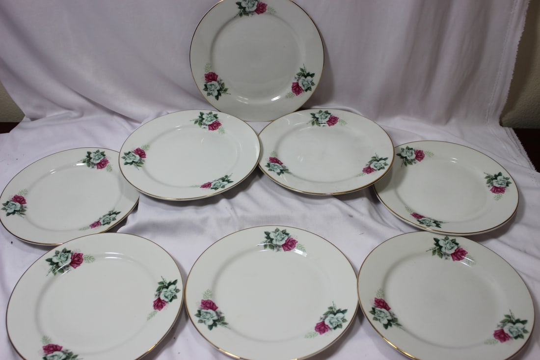 Set of 8 Chinese Salad Plates: 7" in diameter