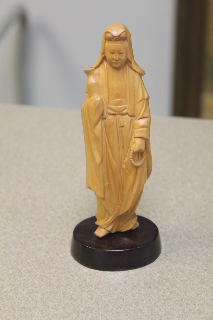 Carved Boxwood Chinese Lady on Stand: please note: loss on the foot as shown - 6" tall