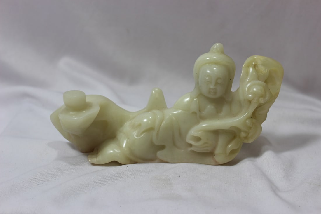 A Jade Reclining Kwan Yin: 6 1/2" long