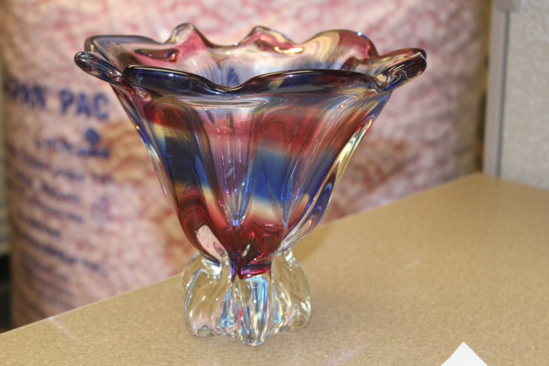 Artglass Bowl: 8 inches in diameter