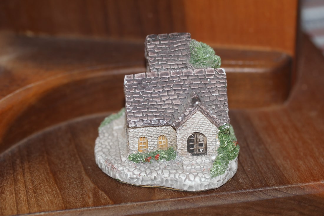 Resin Cottage House: 2 5/8" across
