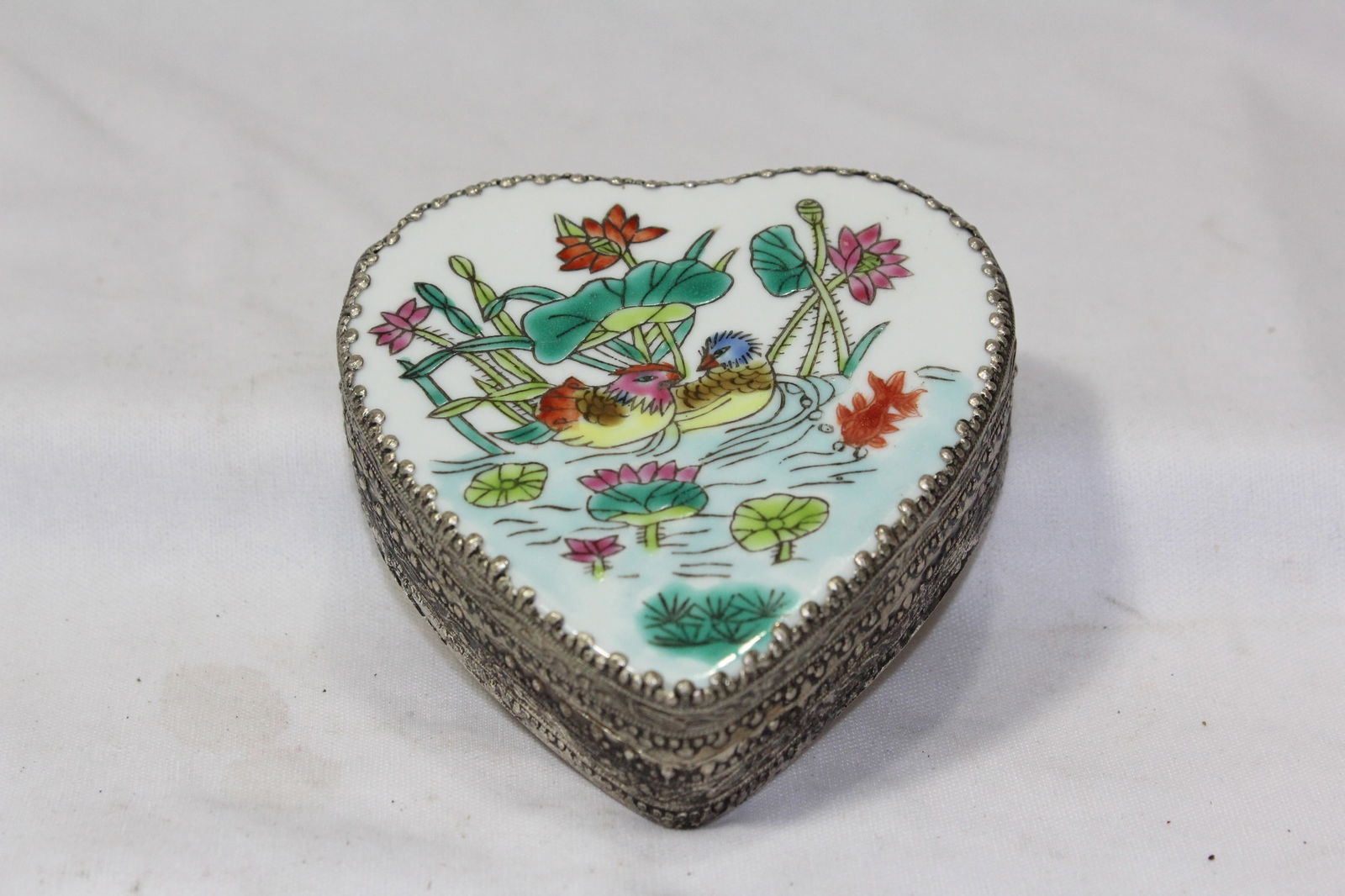 Porcelain on Metal Trinket Box: chiense - heart shape -3 1/2"acoss