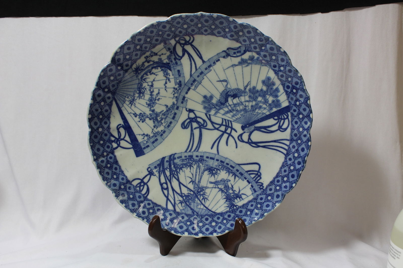A Japanese Arita/Imari Plate: 19th century - please note: hairline as shown - 12 1/4" in diameter