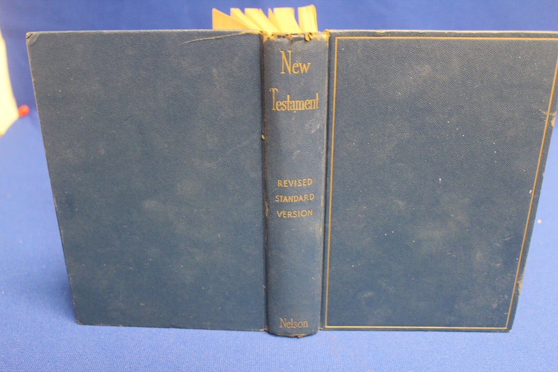 Hardcover Book: New Testament: as shown 