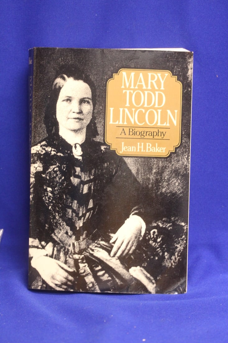 Softcover Book: Mary Todd Lincoln: as shown 