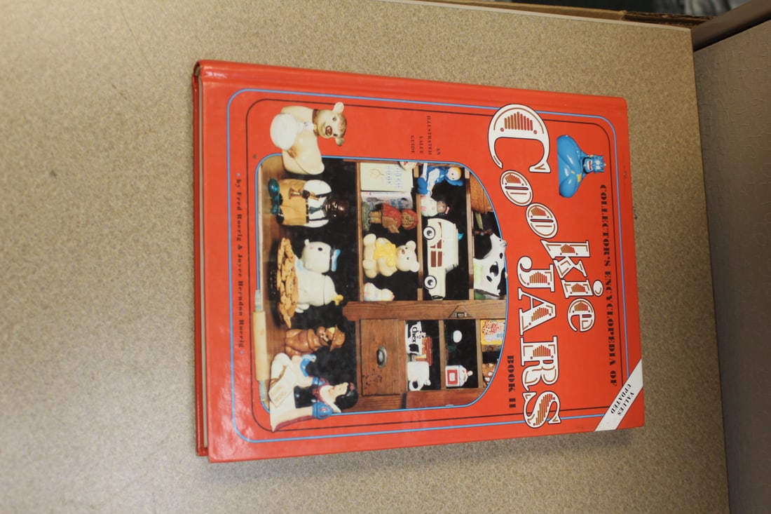 Book: Collector's Encyclopedia of Cookie Jars: hardcover book 