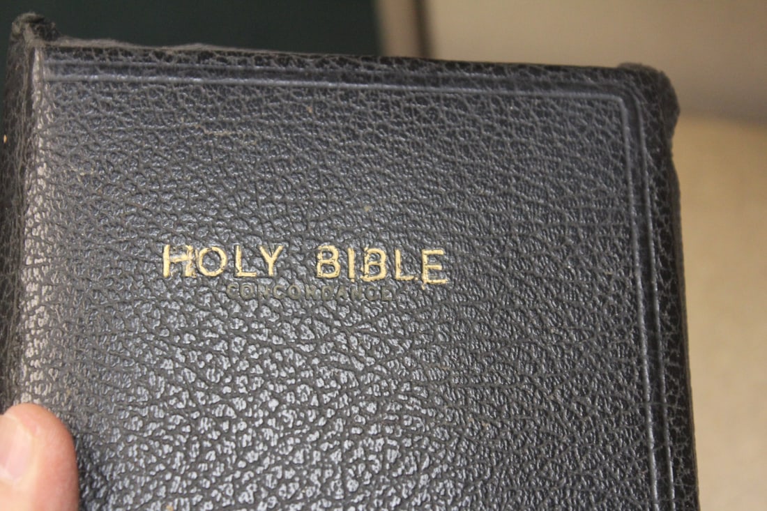 Holy Bible with Zipper: as shown