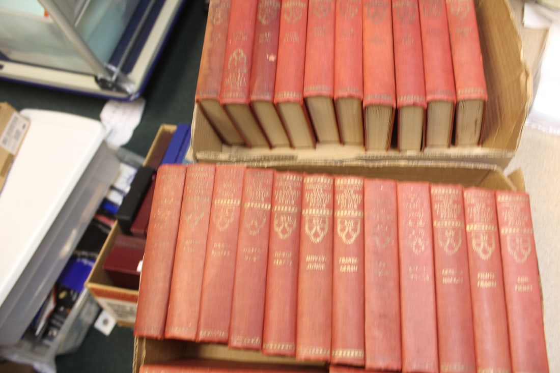 Set of 24 Encyclopedia: set or partial set - copyright 1931