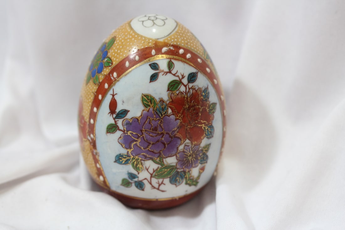 An Oriental Ceramic Egg - 3