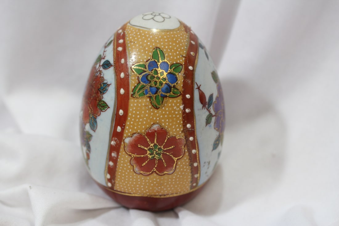 An Oriental Ceramic Egg - 4