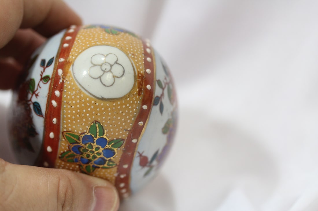 An Oriental Ceramic Egg - 5