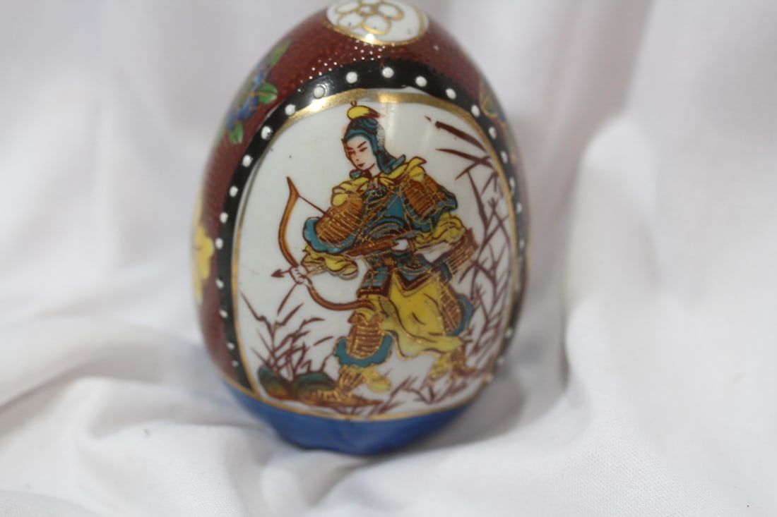 An Oriental Ceramic Egg - 3