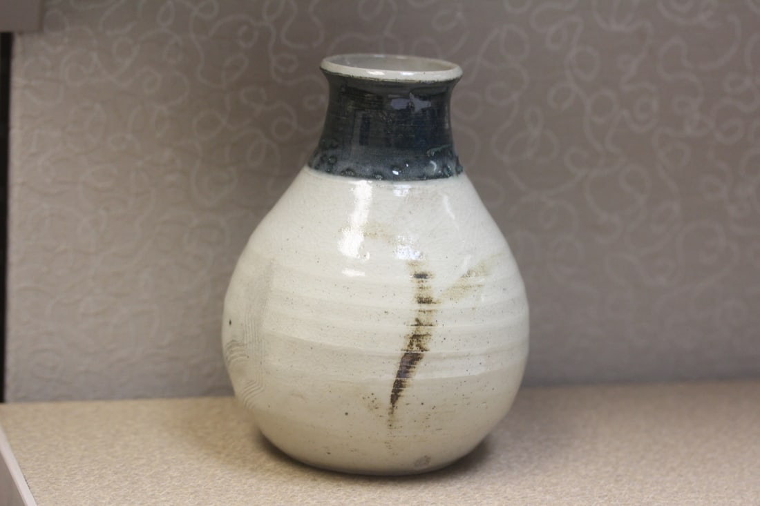 Japan Studio Pottery Art Vase: 6" tall - some sort of a leaf mark
