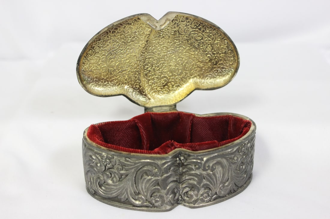 A Silverplated Trinket Box - 2