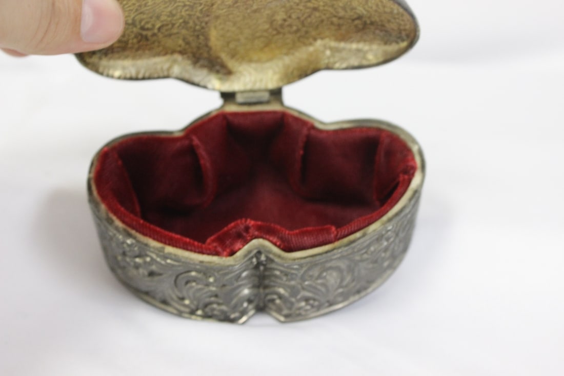 A Silverplated Trinket Box - 3