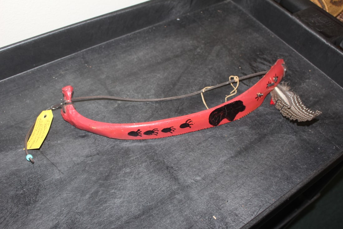 Native America North Dakota Archery: 17 inches straight line measurement - painted - appeared to be made out of bone