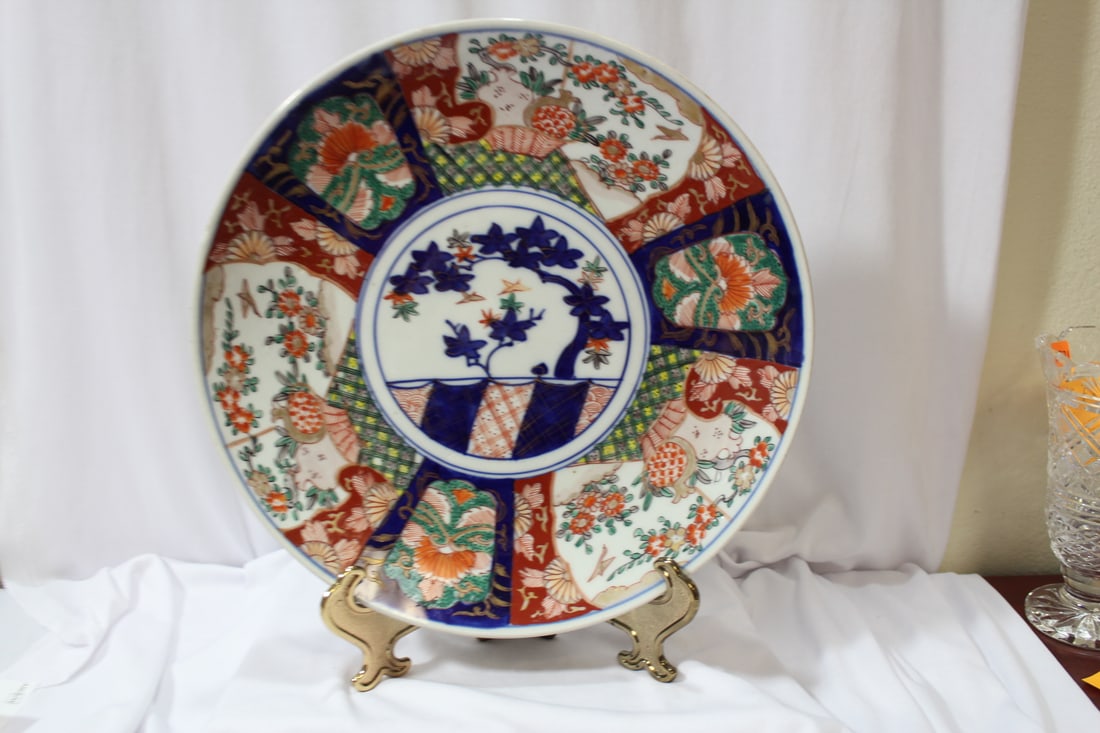 A Japanese Imari Charger: foliated rim - 12 1/4" in diameter - 19th century