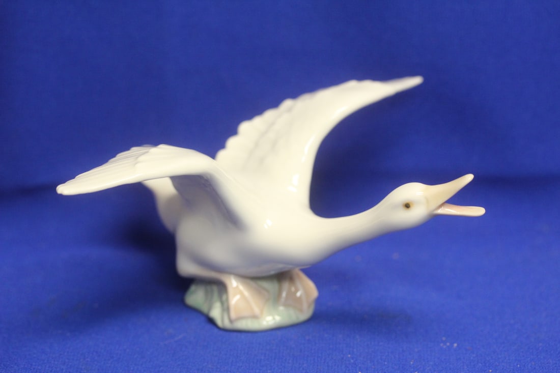 Lladro Duck: 6 inches across